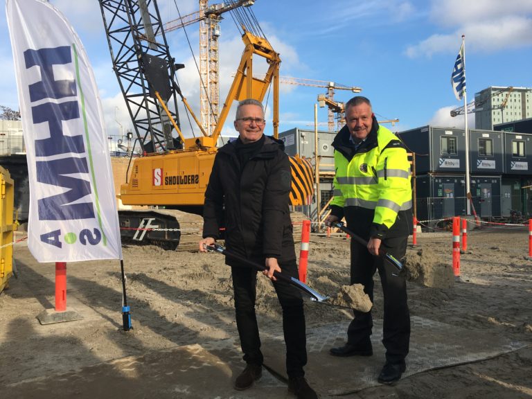 Så er det rituelle 1. spadestik til Brygmester Hus i Carlsberg Byen taget.